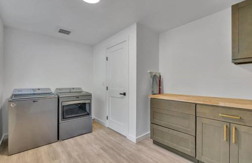 Stylish Bellevue Retreat - Photo 3