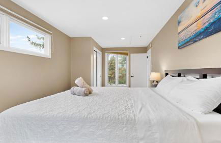 Salty Dolphin by Bayley Vacation Rentals - Foto 34