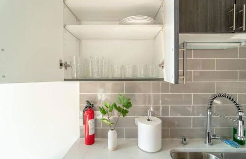 McCormick Place Beautiful 2BR Apartment with Optional Parking Sleeps up to 8 Near Soldier Field, Grant Park and Lakefront Trail - Foto 23