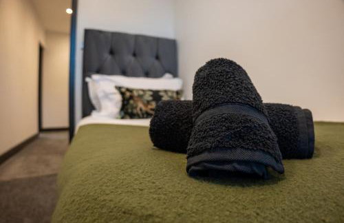 High End Contractor Apartment - 5 Separate Beds - Free Parking - Foto 13