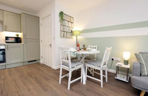 large 2 bed central apartment with balcony and private parking - Foto 22