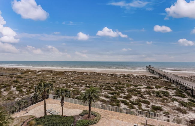 Tastefully Decorated Condo with Scenic Beach Views by RedAwning - Foto 37