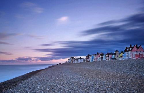 Beautiful Immaculate Aldeburgh cottage, free parking, sunny outdoor space, dog friendly - perfect for Spring seaside escapes - Foto 17