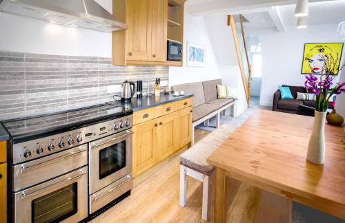 Stylish Central Bath House with five bedrooms - Photo 12