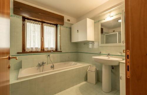 Casa Cavina, ampia con giardino e garage - Foto 7