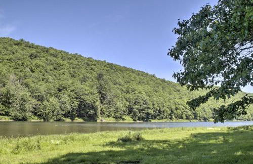 Spacious Home with Deck, Grill and Delaware River View - Foto 26