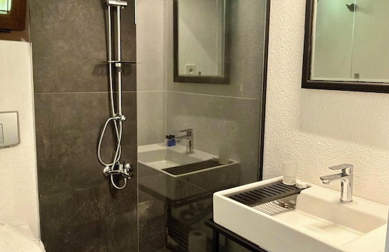 Mitos Apartments - Photo 16