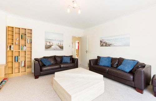 Drayton Manor House FREE parking - Photo 8