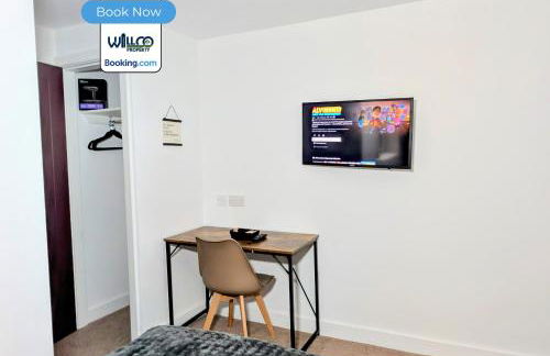 Spacious 5BR Family Home By WillCo Property Short Lets & Serviced Accommodation Derby With Games & Perfect For Contractors - Foto 11