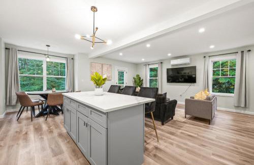 Huge 10BR Family Stay, Sleeps 20 in Bloomfield, CT - Photo 28