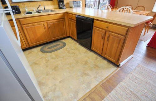 Treetop Cabin -- Pool Access - Fireplace - Grill - Screen Porch - Deck - Wifi - Golf Nearby - Foto 7