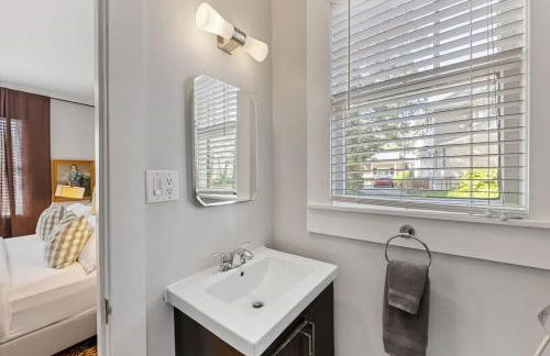 Stylish Myers Park 2 br with Screened Porch - Foto 10