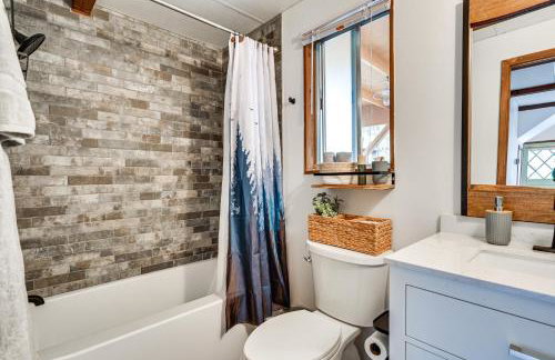 Deck and Grill A-Frame Cabin in Munds Park! - Foto 20