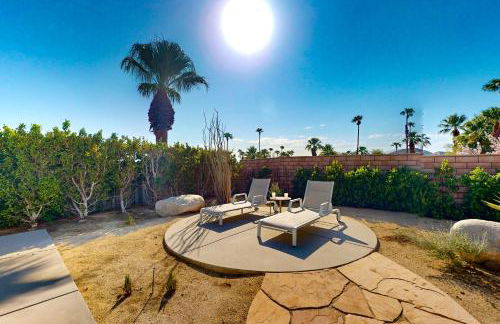 Remodeled midcentury charmer with private salt water pool spa and mountain views - Foto 23