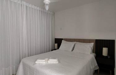 Apto Inteiro - Com roupa de cama e banho - Elevador - Garagem - Wi-fi - Vista Mar de todas as janelas e varanda - Foto 2