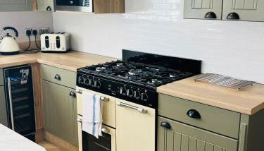 Hawthorne Villa with Hot Tub - Foto 5