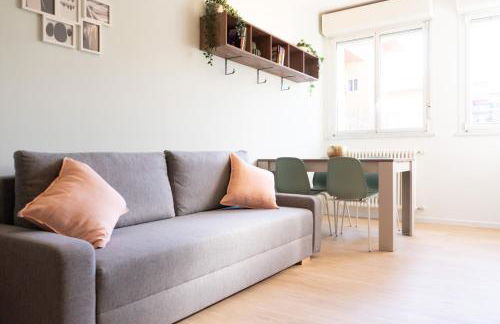 Arcimboldi's Nest - Close to Metro and Train - Foto 18