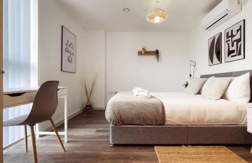 Modern 1-Bedroom Apartment near Kew Gardens with Free Parking & Workspace - Foto 11