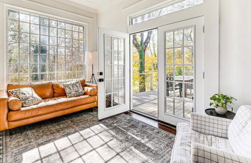 Main Street Elkin Retreat Home with Backyard Oasis - Foto 12