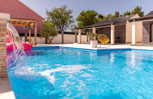 Unique Villa V with large pool - Photo 12