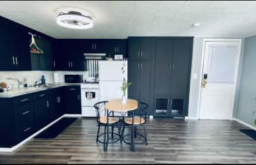 1 BR Cozy Apartment with Fire Pit Short walk to town - Foto 17