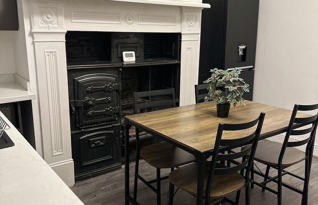 5-bed Apartment in Altrincham Near Airport - Photo 18