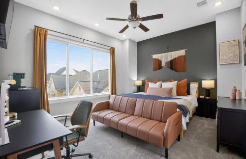 Modern EaDo Stay - 3BR Townhome w Private Deck - Foto 29