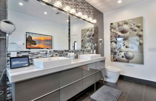 Lynoras Luxe Estate 3 bedroom 3 bath with Modern Design and Heated Pool - Foto 132