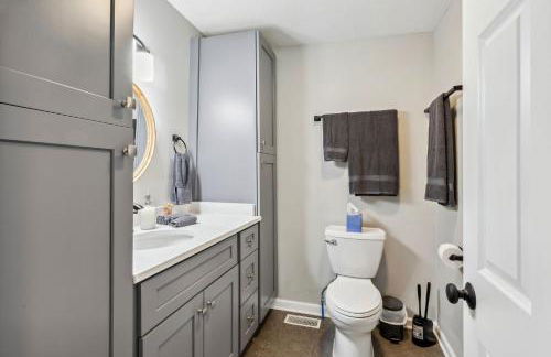 Spacious Home with Game Room - 9 mins from Cedar Point - Foto 39