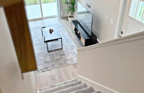 Modern 4BR Townhouse with Parking & Lake Views - WVille rep 4 - Foto 26