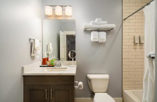 Your Downtown Urban Sanctuary - Walk to EVERYTHING - Foto 14