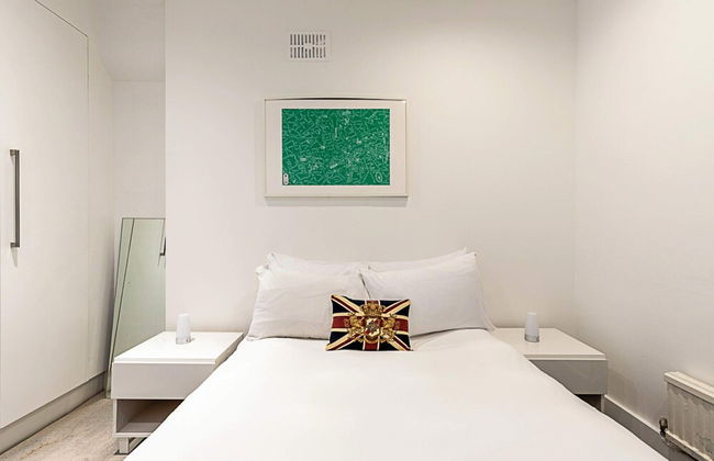 Charming Kensington Apartment - Photo 2