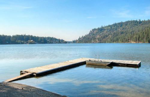 Twin Lakes Waterfront Retreat with Private Dock Fire Pit And Family Friendly Space - Foto 17