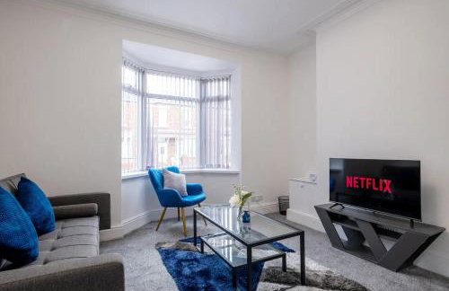 Recently renovated stylish home parking - Pass the Keys - Photo 3