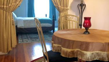 Historic Upstairs Apartment - Foto 5