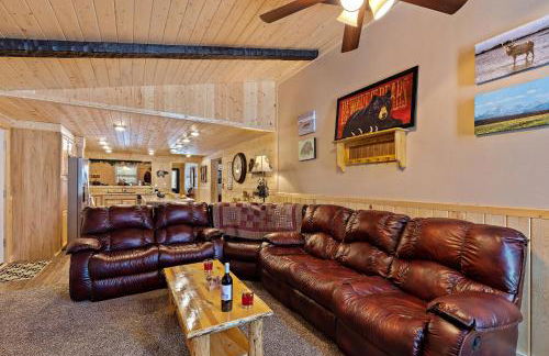 Huckleberry Hollow by KABINO Hot Tub FirePit PS2 Satellite Grill WiFi Golf Course - Foto 1