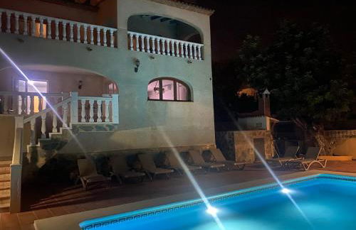 Agradable Villa con piscina y vistas al mar - Photo 30