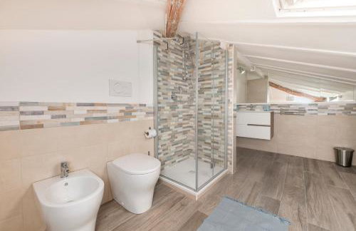 049 - Attico ELEGANTE, 10 minuti a piedi da MARE e SPIAGGIA - POSTO AUTO PRIVATO GRATIS, RISTRUTTURATO MARZO 2026 - Photo 5