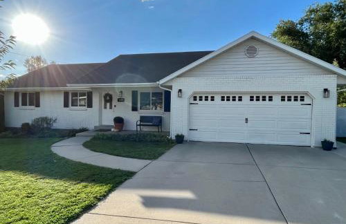 Business in Front and Fun in the Back Pets too - Photo 1