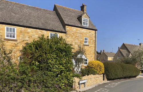 Campden Place - 2 Bed Home in Central Chipping Campden - Photo 16