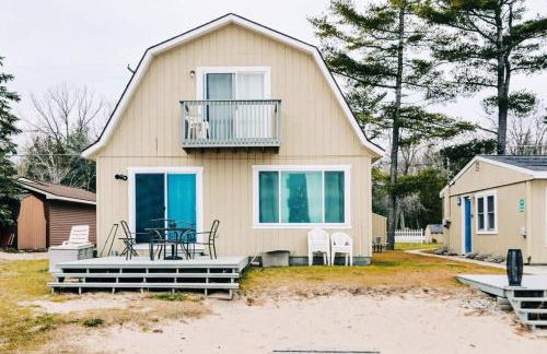 Beach Club of Oscoda Beach House on Lake Huron - Foto 17