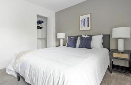 Landing Spectacular 1BD Gym Pool - Photo 13