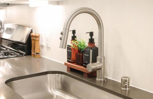 Resort-Style APT with Pool, Gym & Parking 10min to Disneyland - Foto 47