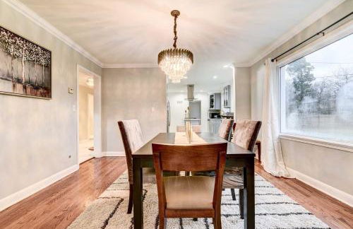 Luxurious Detroit Home - Walk to Golf and Park! - Photo 7