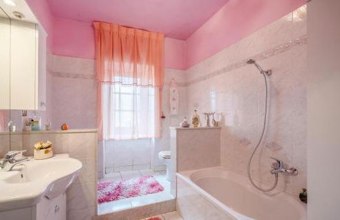 Awesome Home In Frazione Antognano - Foto 24