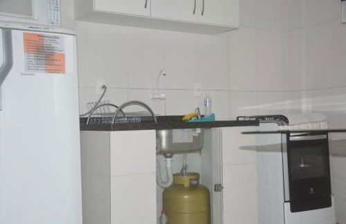 Dois quartos Cozinha completa Wi Fi Self check in com senha Central e perto de tudo a 4,4Km da Rodoviária e 15,4 km do Aeroporto Apartamentos 102 e 302 - Foto 24