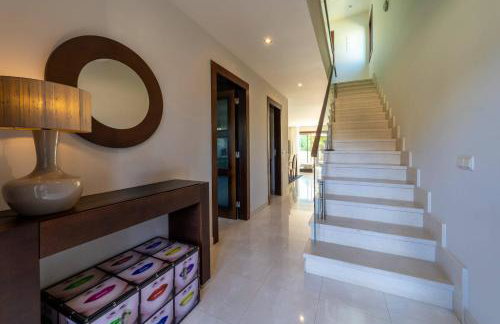 Villa Colina - A1 by HelloVacations - Foto 21