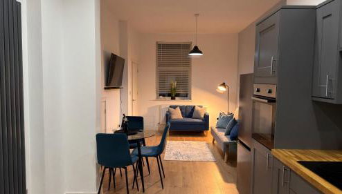 Home Near Etihad, Free Parking, Workplace & Garden - Foto 1