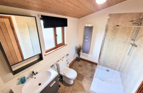 Ochil 8 with Private Hot Tub - Fife - Loch Leven - Lomond Hills - Photo 10