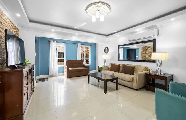 Urban 5BR Private Pool Getaway 10 Min- Bch - Foto 7